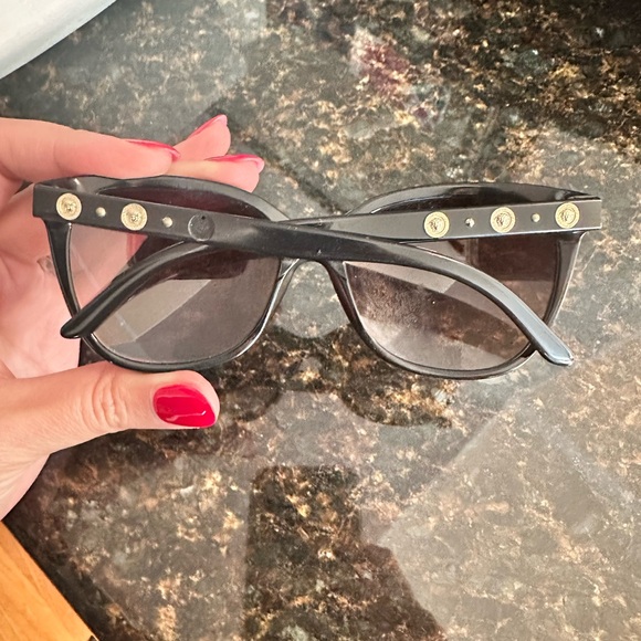 Versace sunglasses - Picture 4 of 6